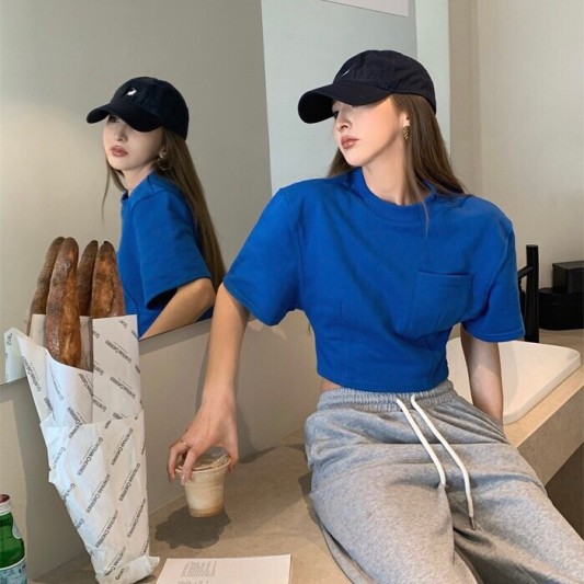 简约短版休闲T恤